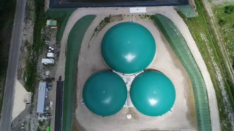 Biogas production site9 © Constant Formé-Bècherat
